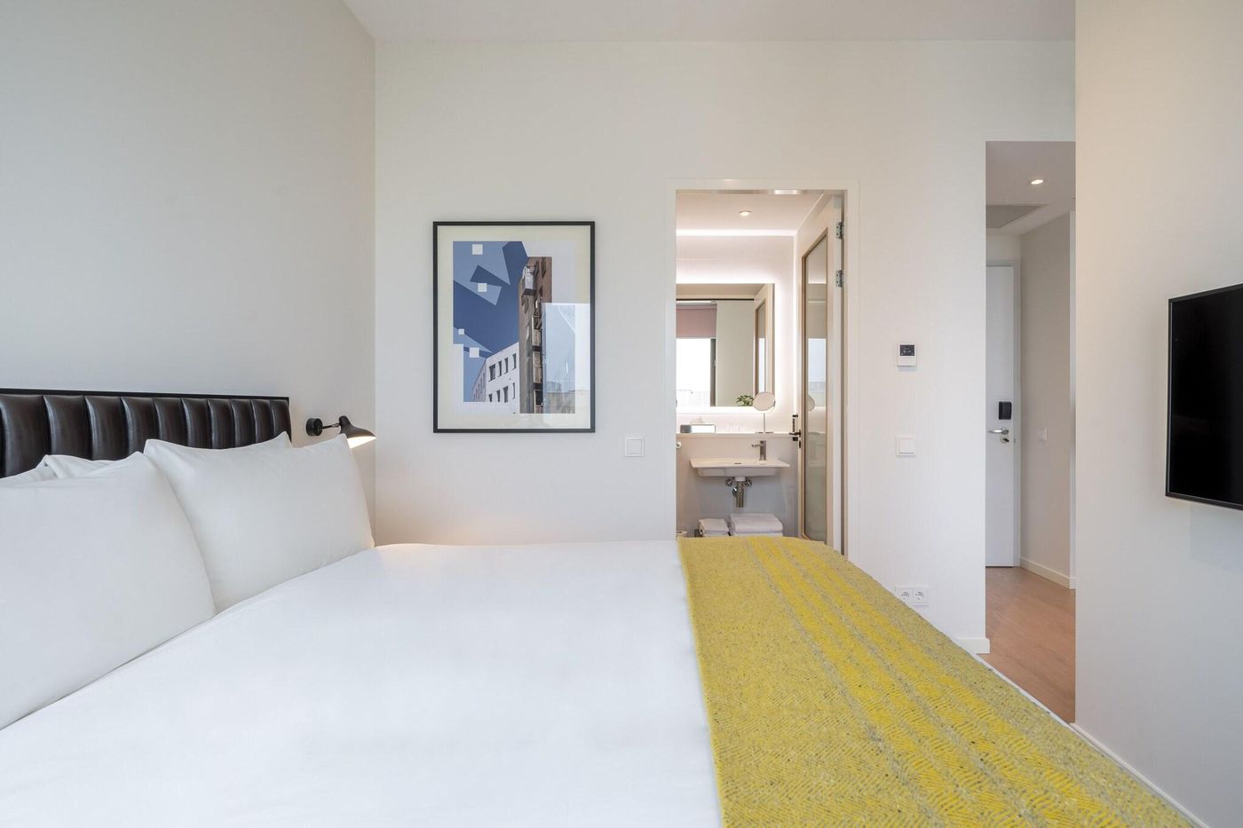 Premier-Suites-Plus-Amsterdam-Room-29