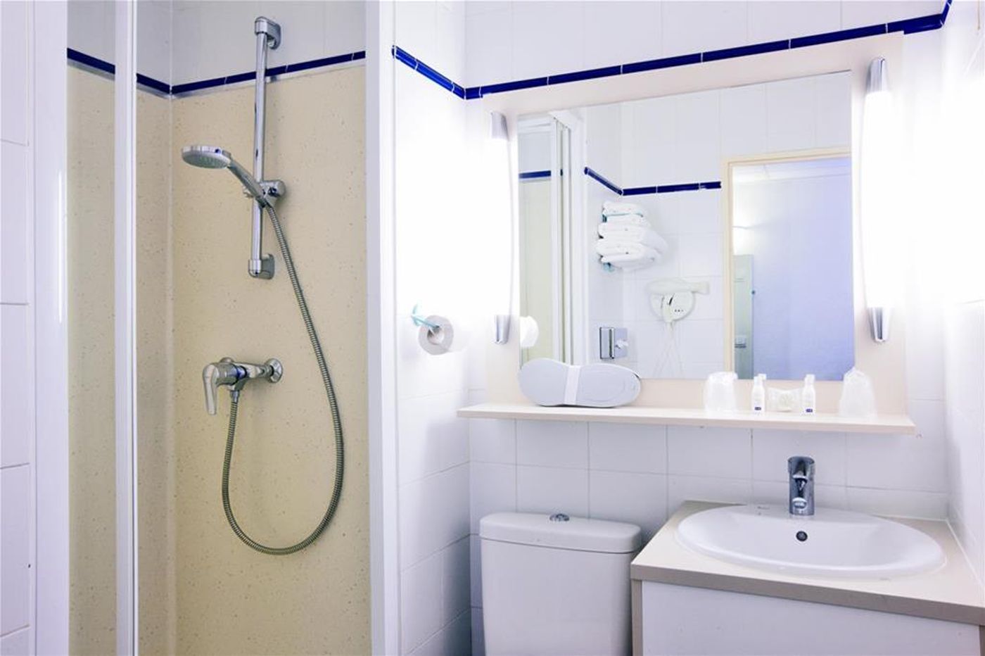 Kyriad Marseille Est Aubagne Gémenos-France-GÉMENOS-General view-7