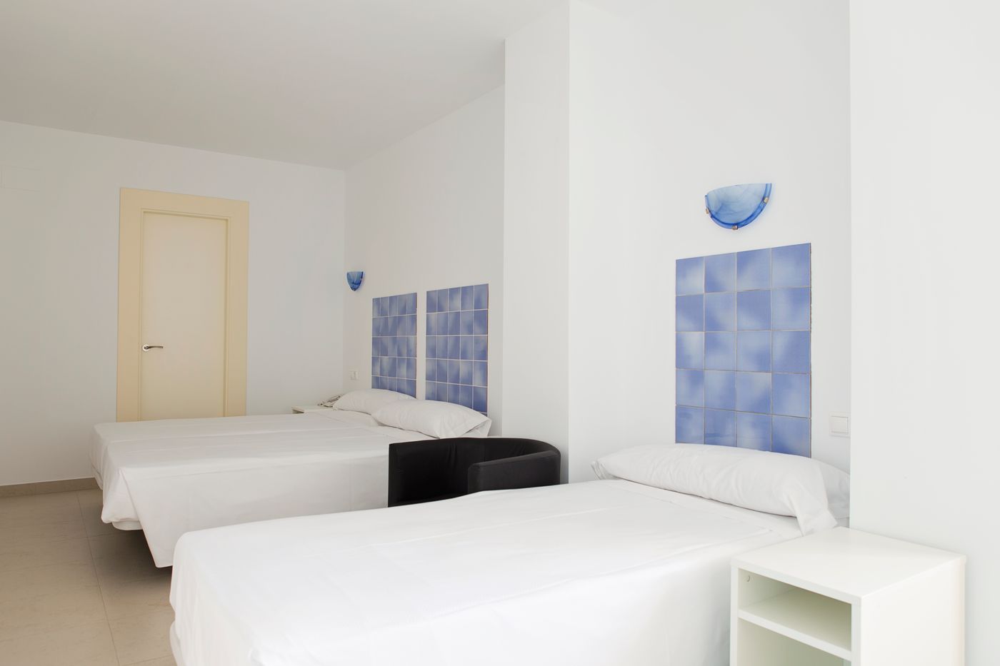 Malaga-Hotel-Eliseos-Room-14