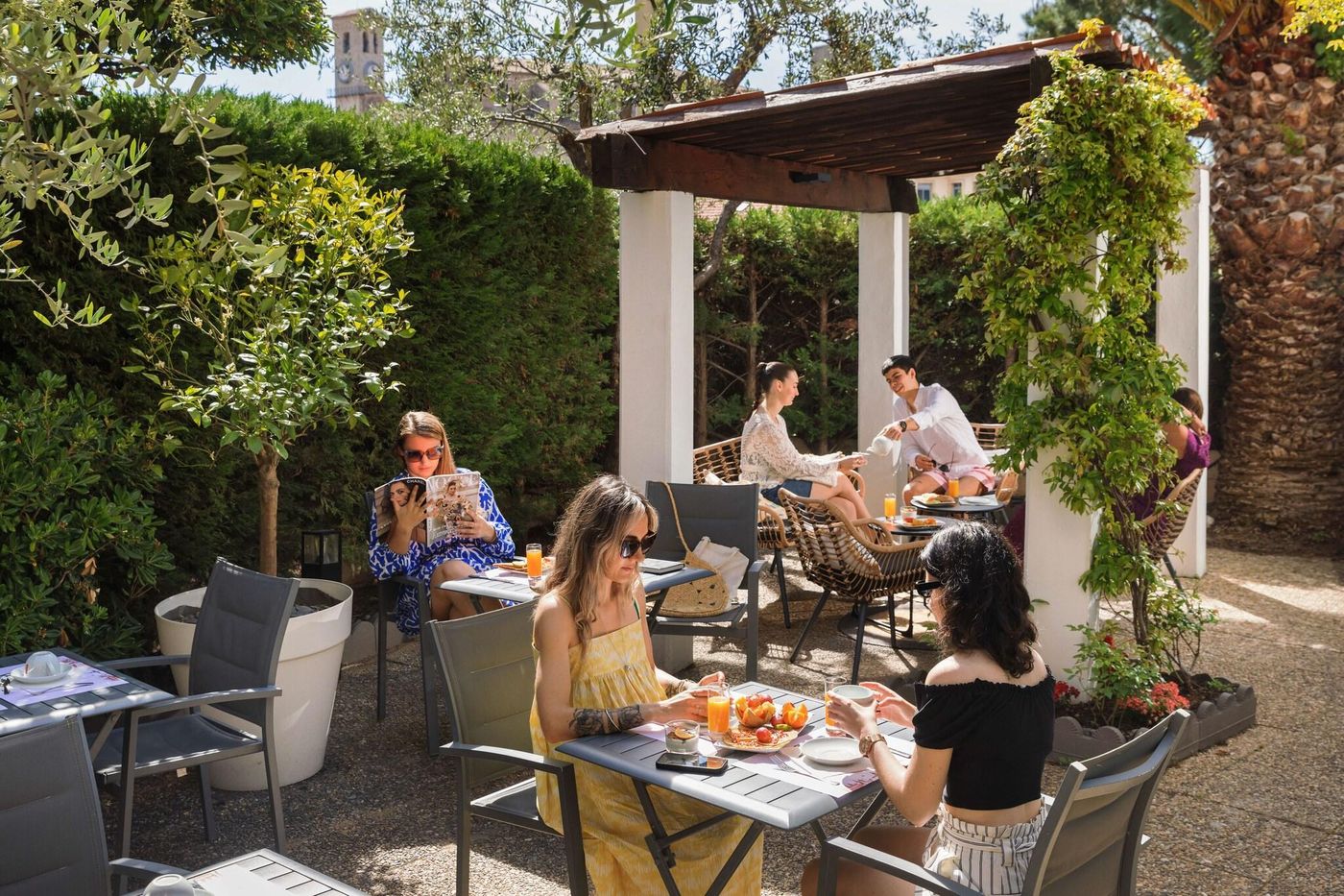 Hotel-Des-Orangers-Terrace-17