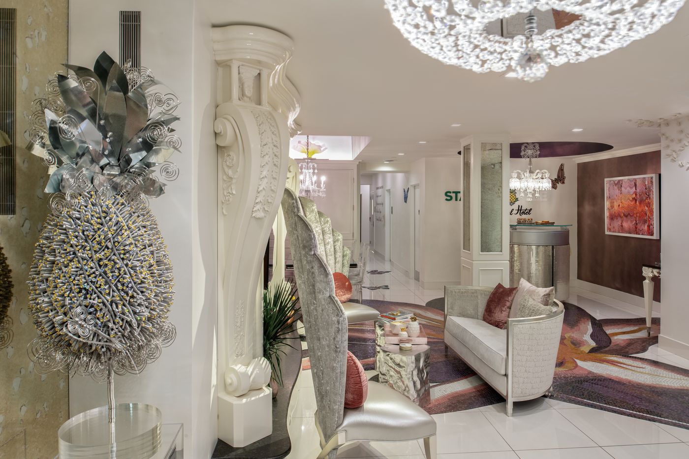 Staypineapple--An-Artful-Hotel--Midtown-New-York-Lobby-1