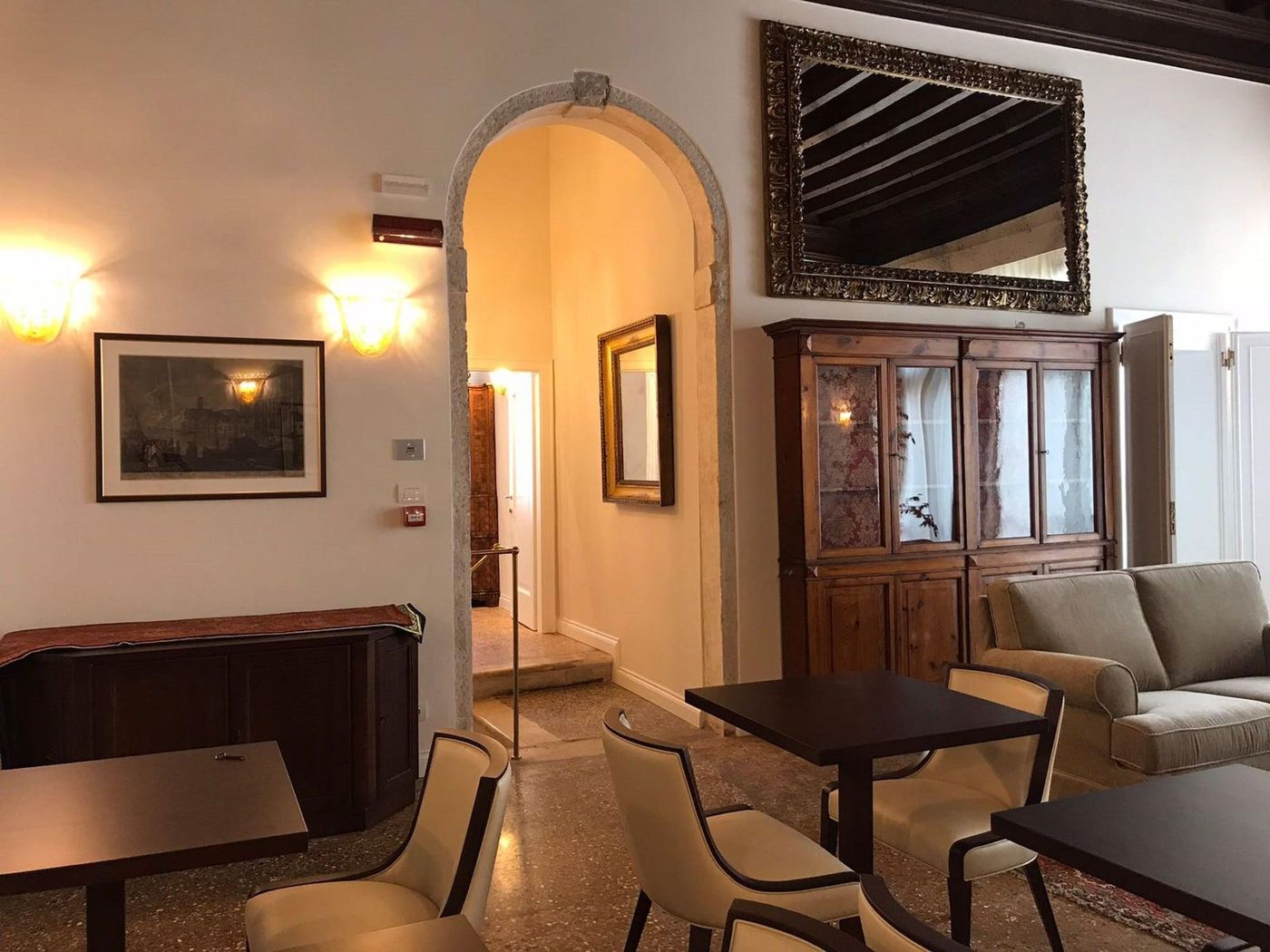 Suites-Alla-Maddalena-Lobby-2