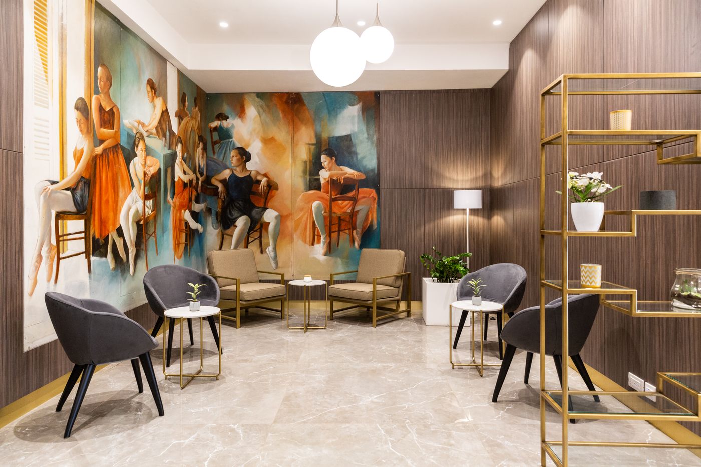 Hotel-115-The-Strand-Hotel-and-Suites-Lobby-58