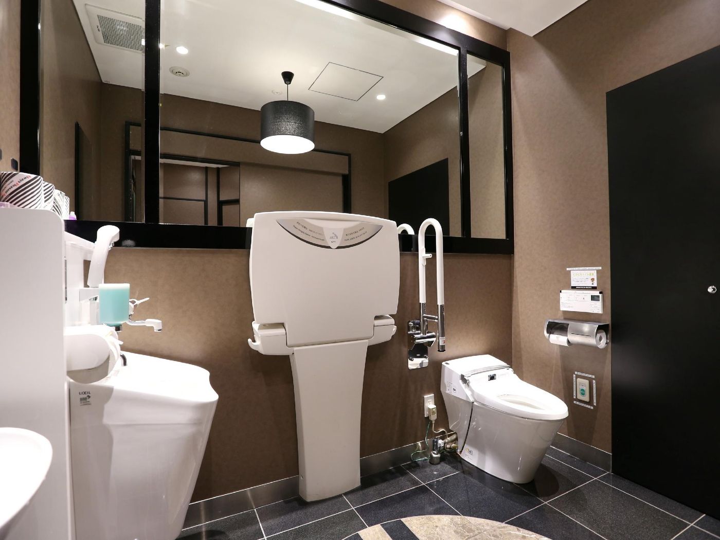 APA Hotel Higashi-Shinjuku Kabukicho-Japan-Tokyo-General view-3