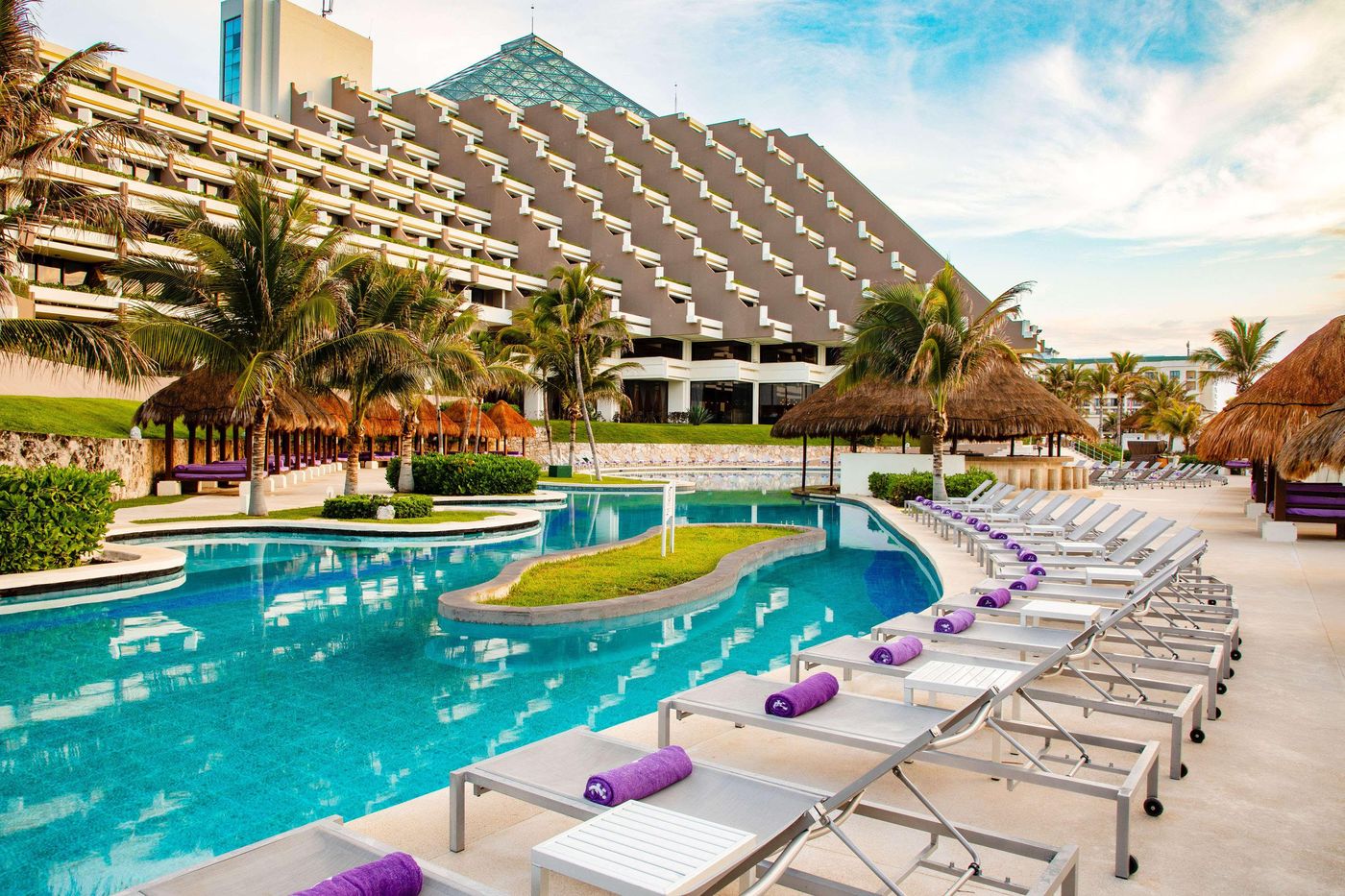 Paradisus-Cancun-All-Inclusive-Resort-Pool-7
