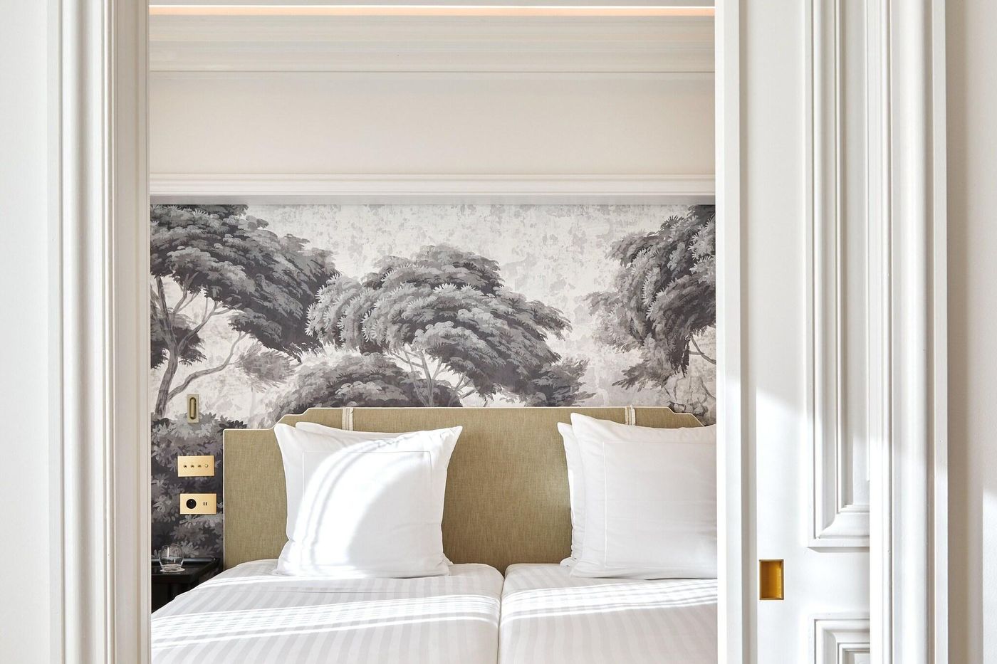 Chateau-de-la-Messardiere-Room-42