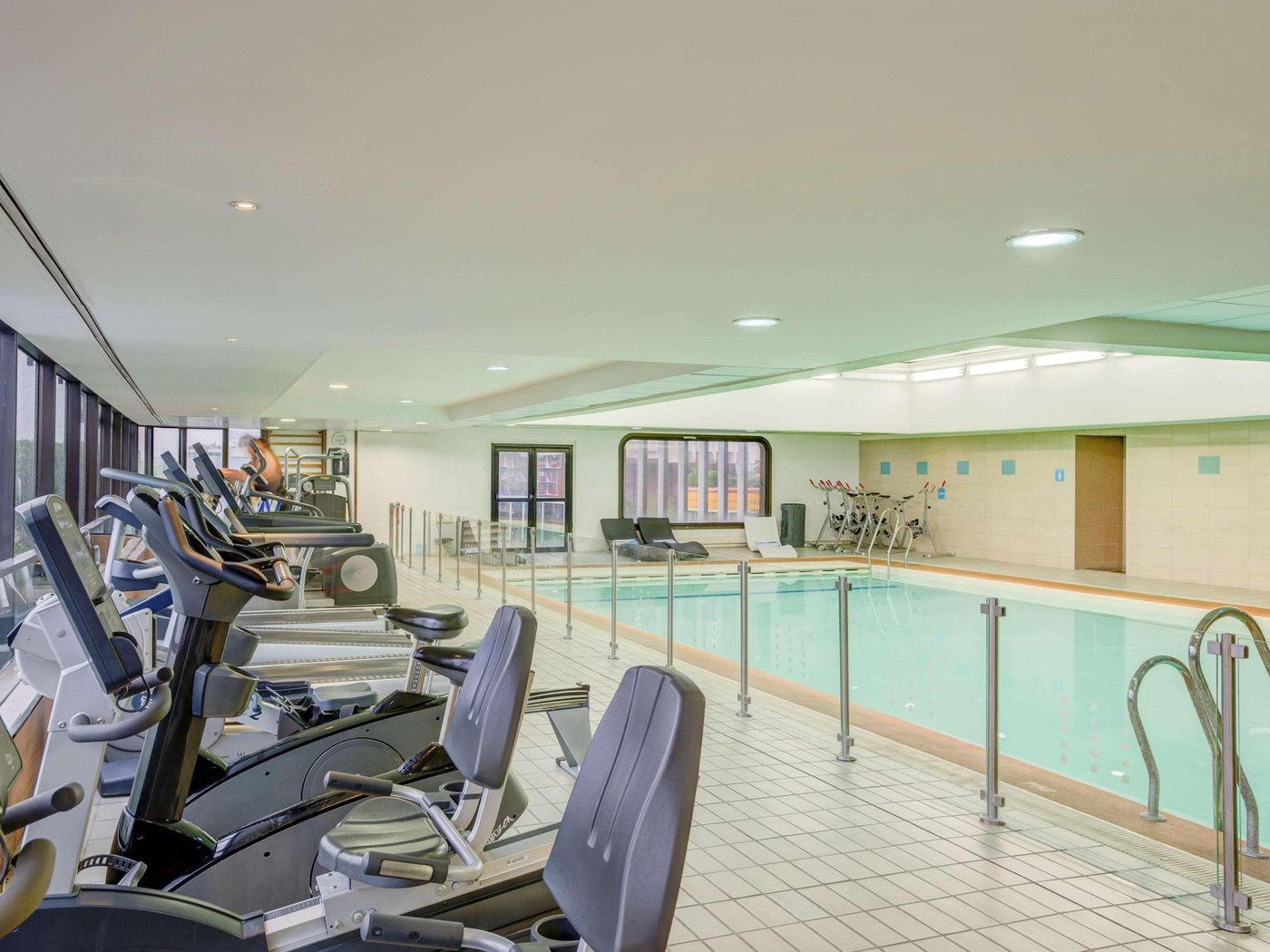 Novotel-Paris-Tour-Eiffel-Pool-89