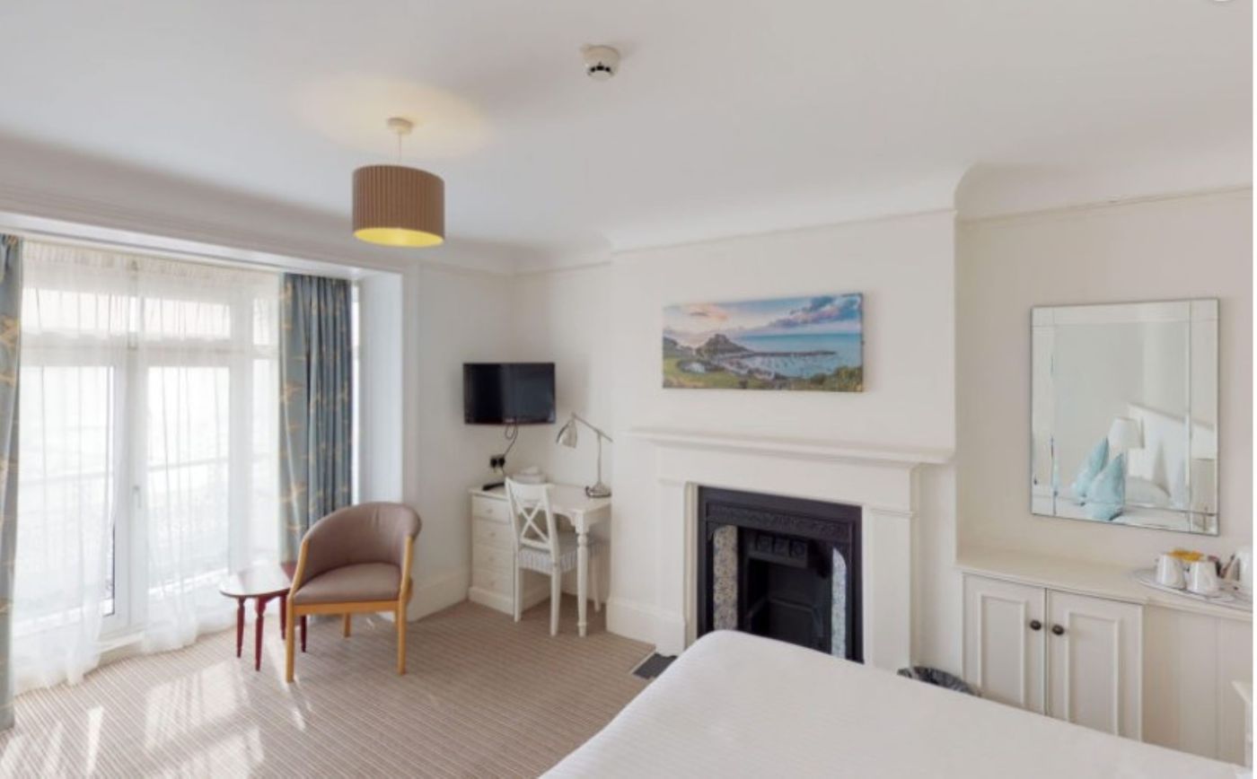 Ommaroo-Hotel-Room-14