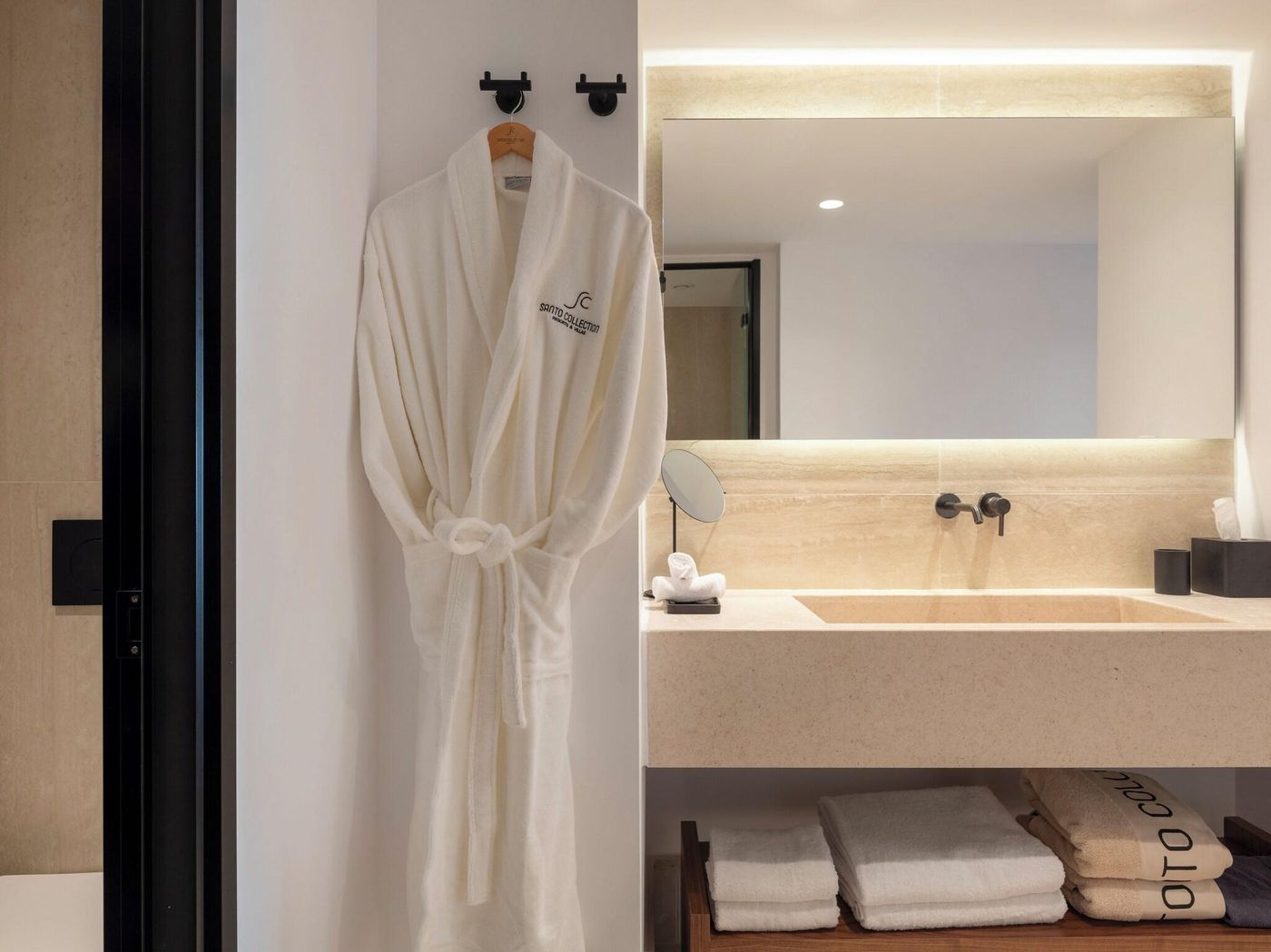 Santo-Maris-Oia--Luxury-Suites---Spa-Room-49