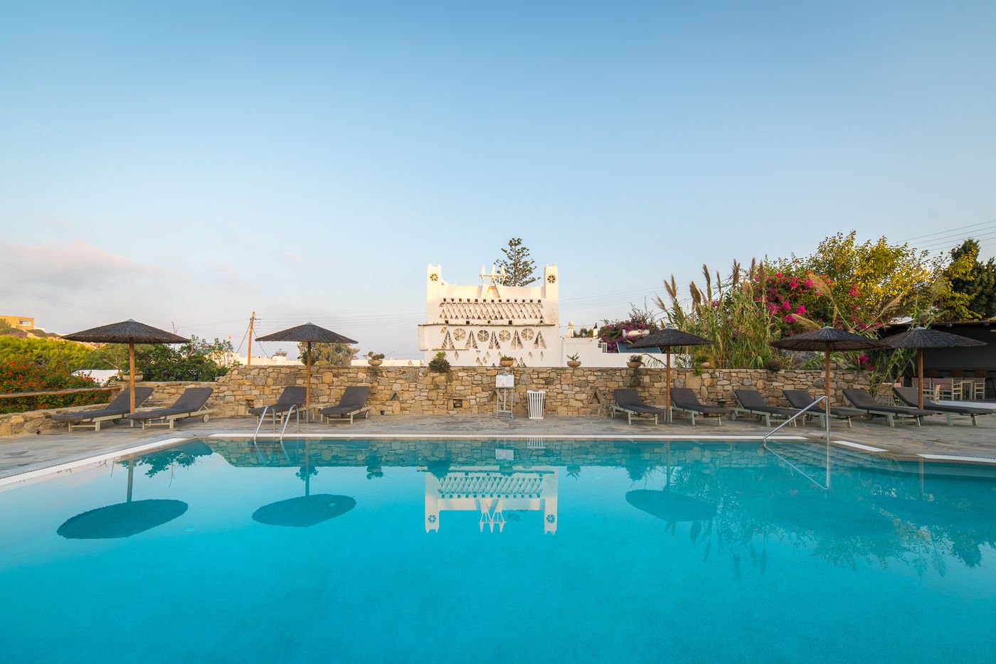 Vienoula-s-Garden-Pool-1