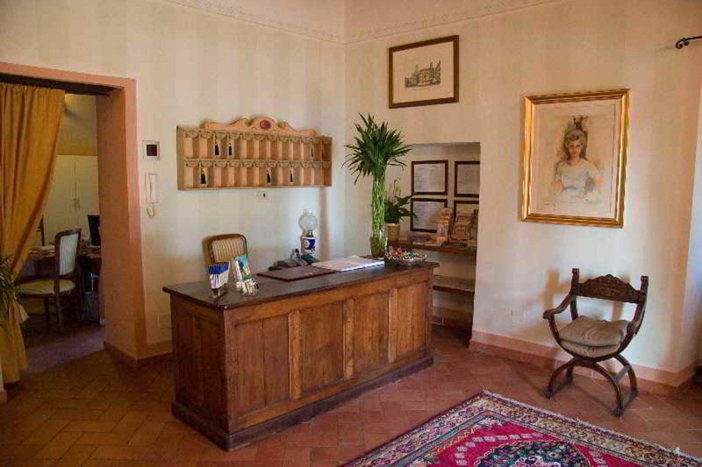 Badia-Di-Pomaio-Lobby-17