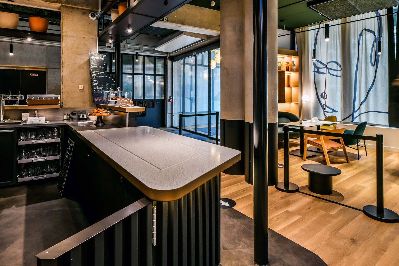 Novotel-Paris-Gare-de-Lyon-Lobby-13