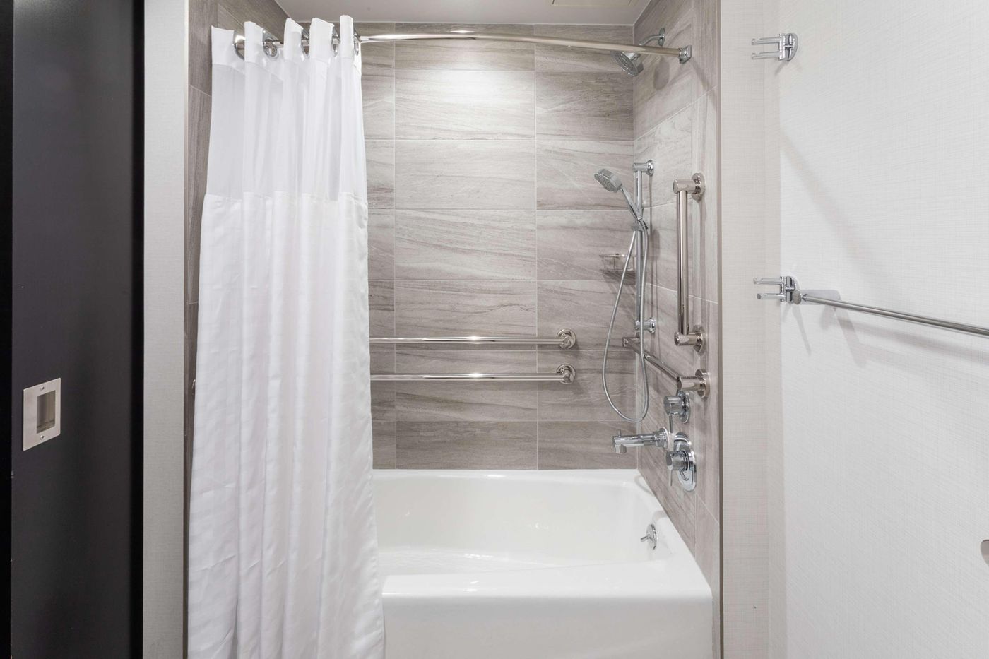 DoubleTree-by-Hilton-New-York-Times-Square-South-Room-20