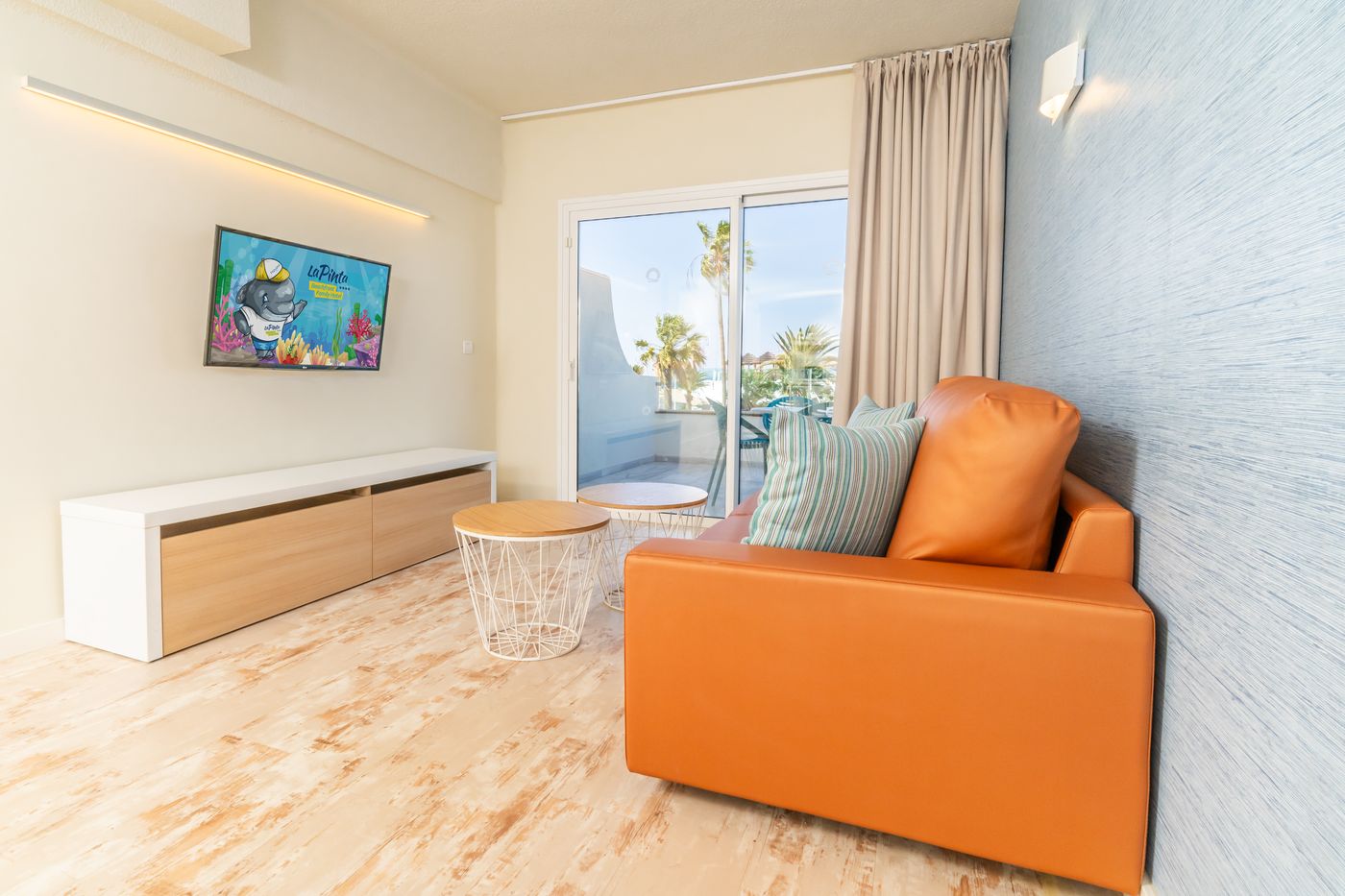 Hovima-La-Pinta-Beachfront-Family-Hotel-Room-17