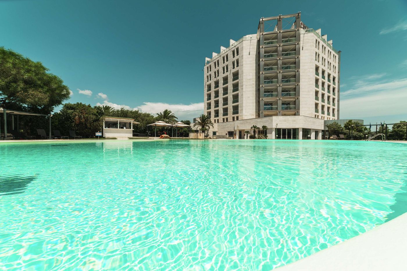 Double-Tree-by-Hilton-Hotel-Olbia-Pool-4