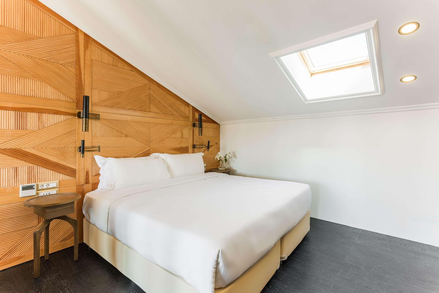 Room-Mate-Emir-Room-68