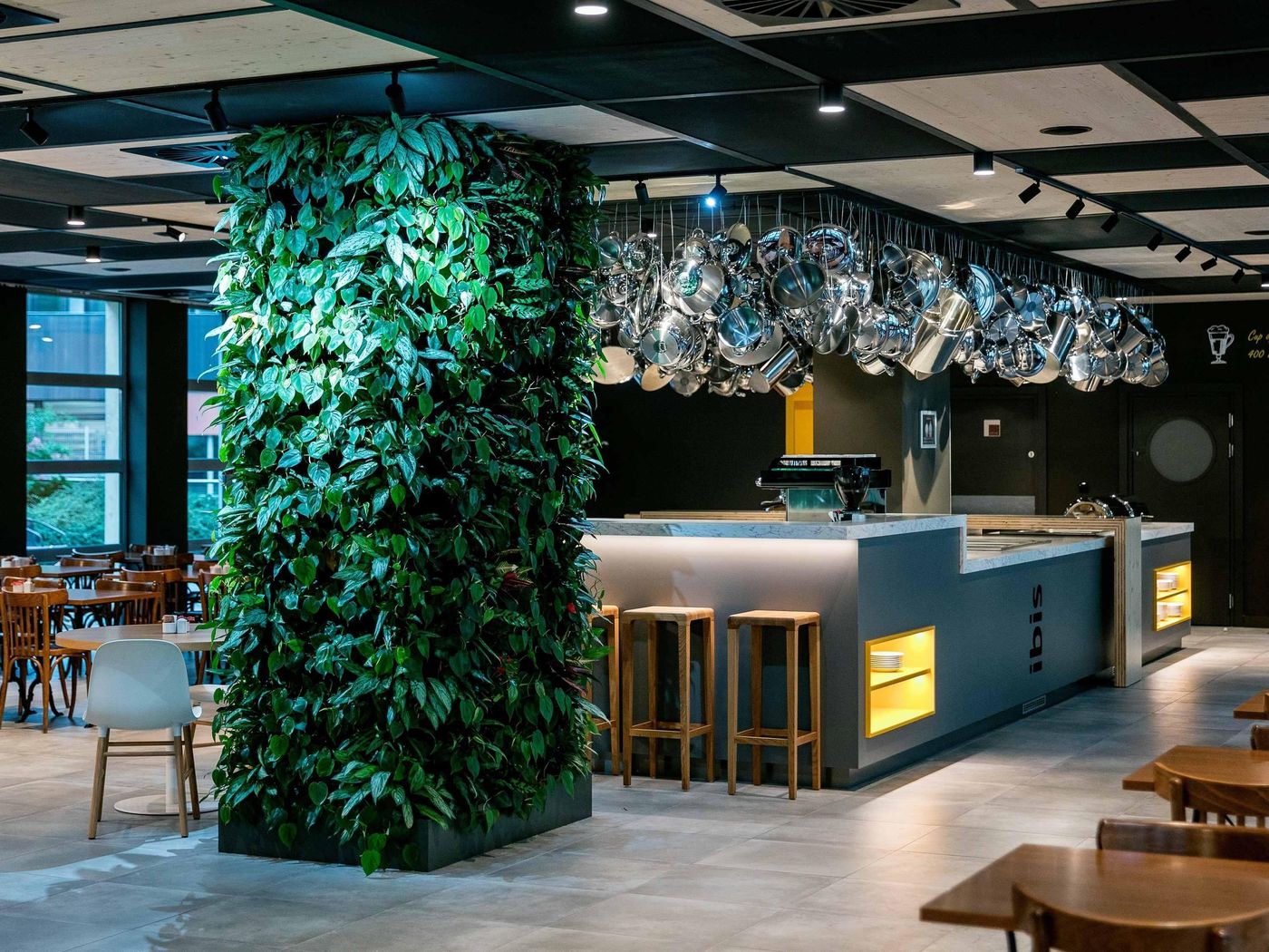 Ibis-Praha-Wenceslas-Square-Bar-19