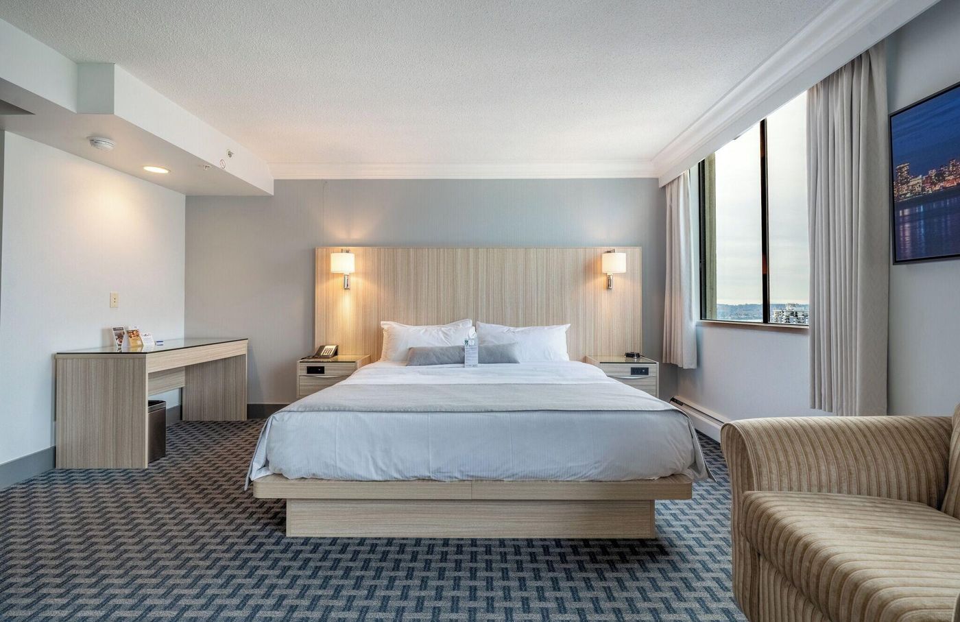 Century-Plaza-Hotel---Spa-Vancouver-Room-33