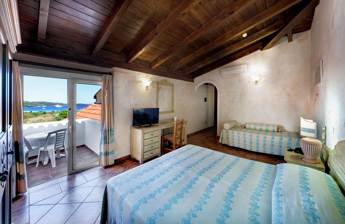 Colonna-Beach-Hotel---Residence-Room-13