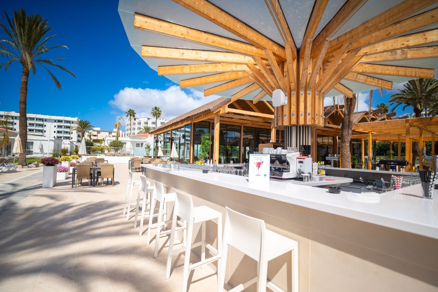 19.08.25 HL Miraflor Suites