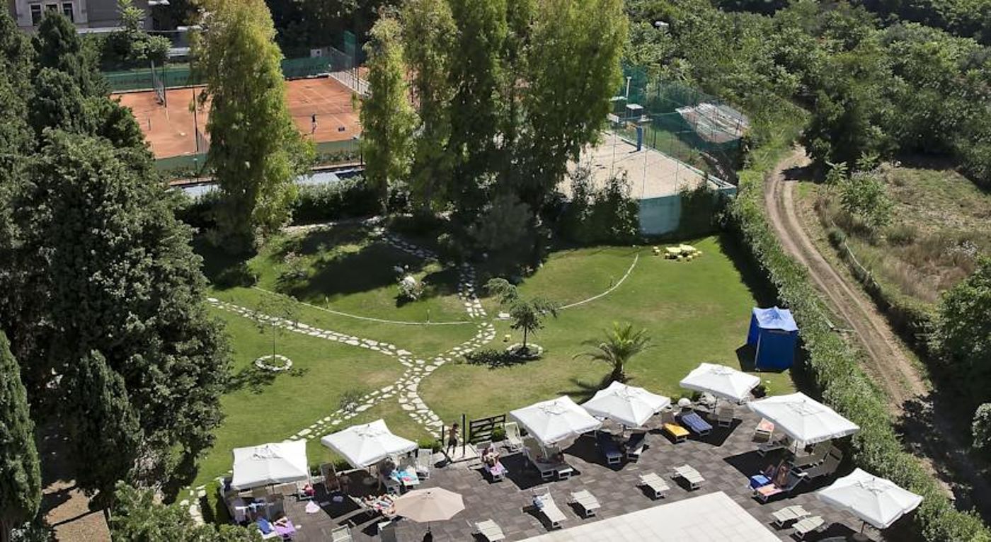 LH-Hotel-Roma-Montemario-General-view-8