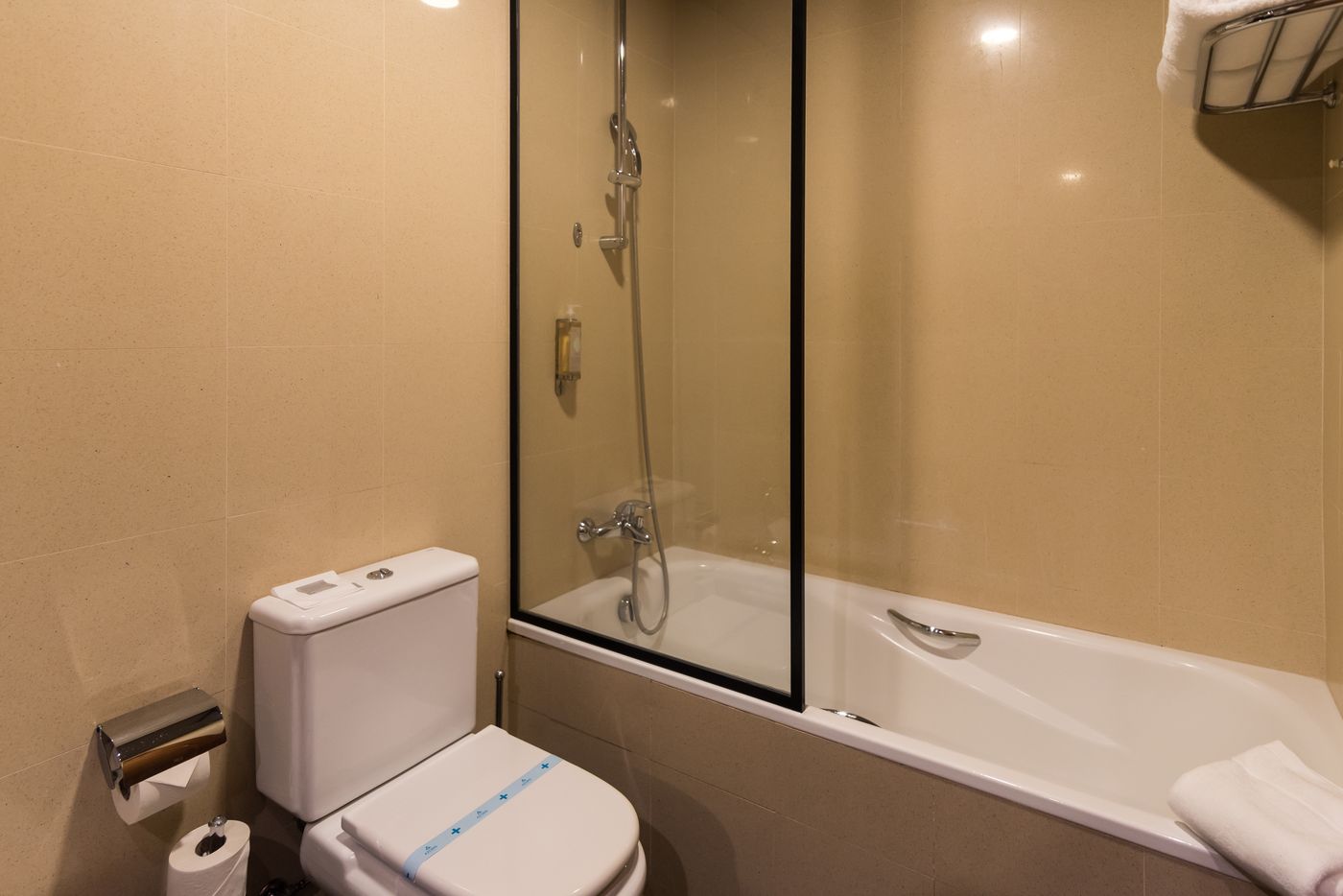 Azoris-Royal-Garden-Leisure---Conference-Hotel-Room-43