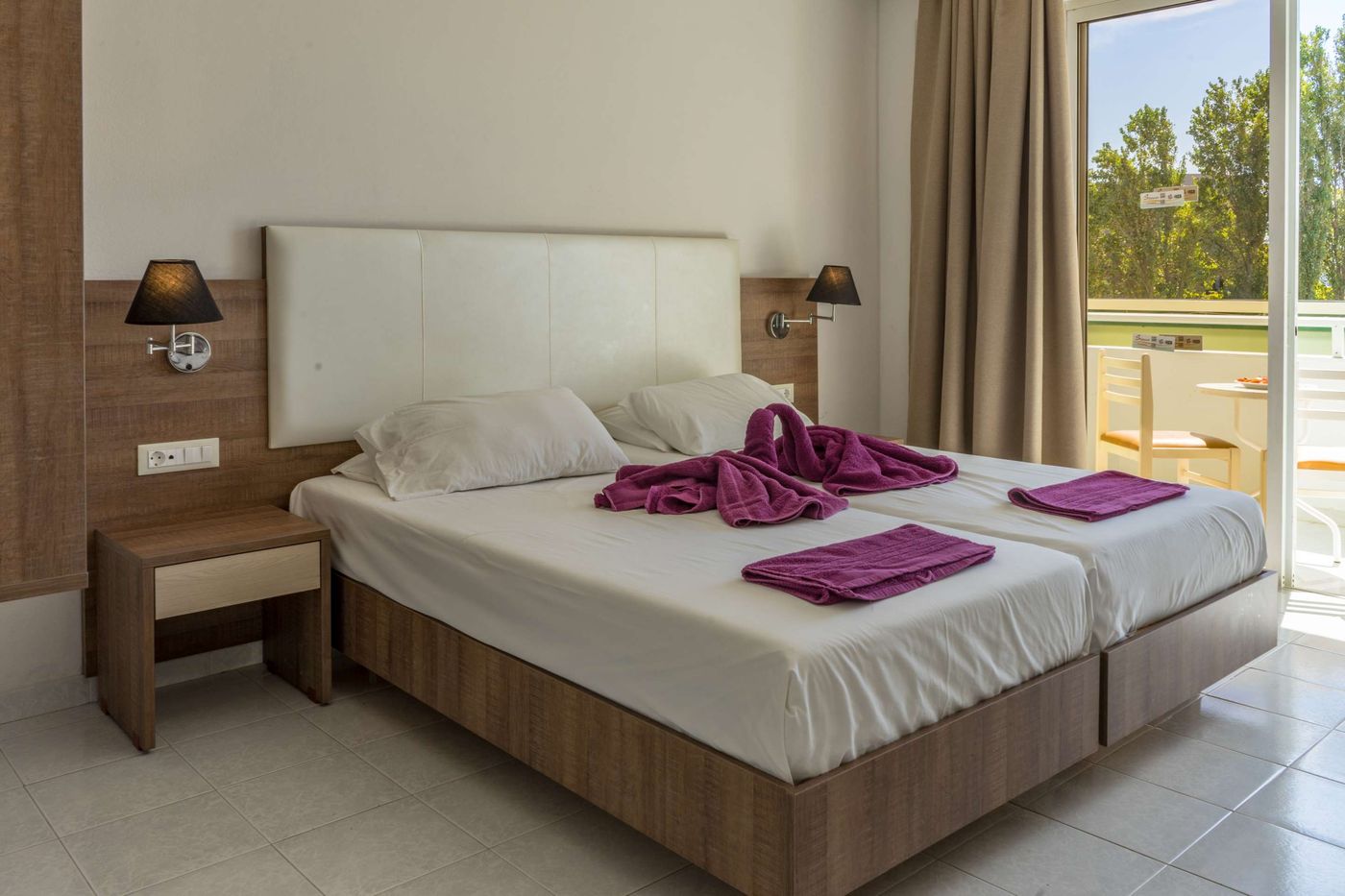 Stamos-Hotel-Room-24