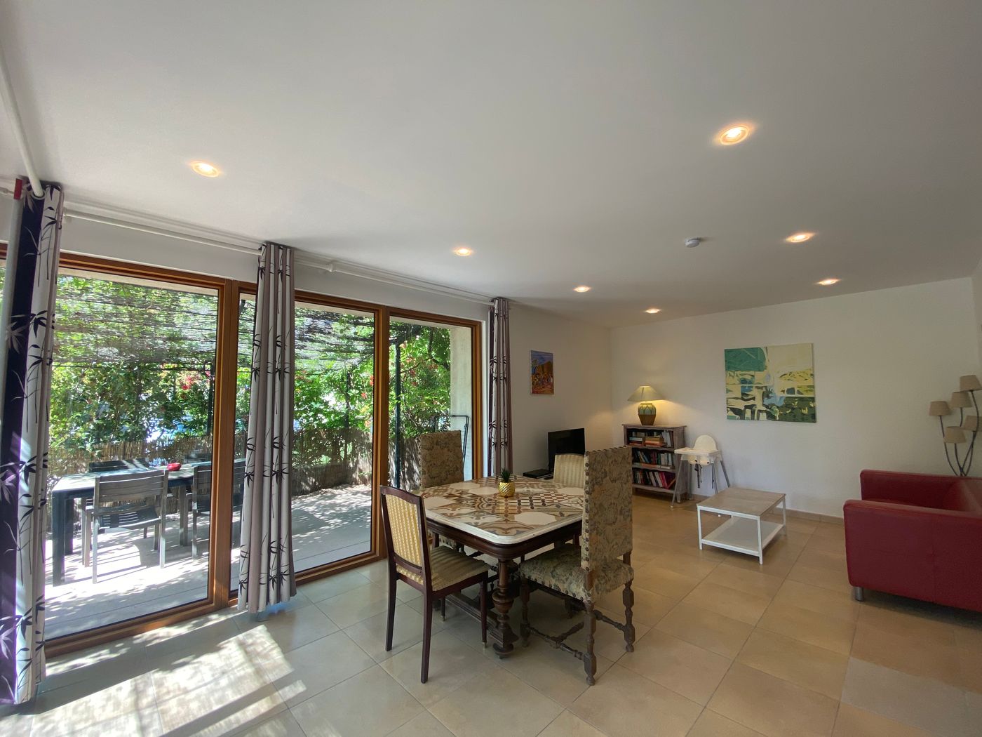 Imagine Roussillon-France-Canet-en-Roussillon-Lobby-2