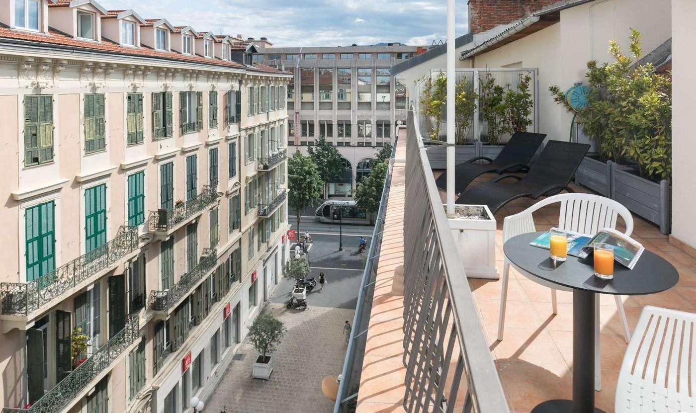 Grand-Hotel-Le-Florence-General-view-1