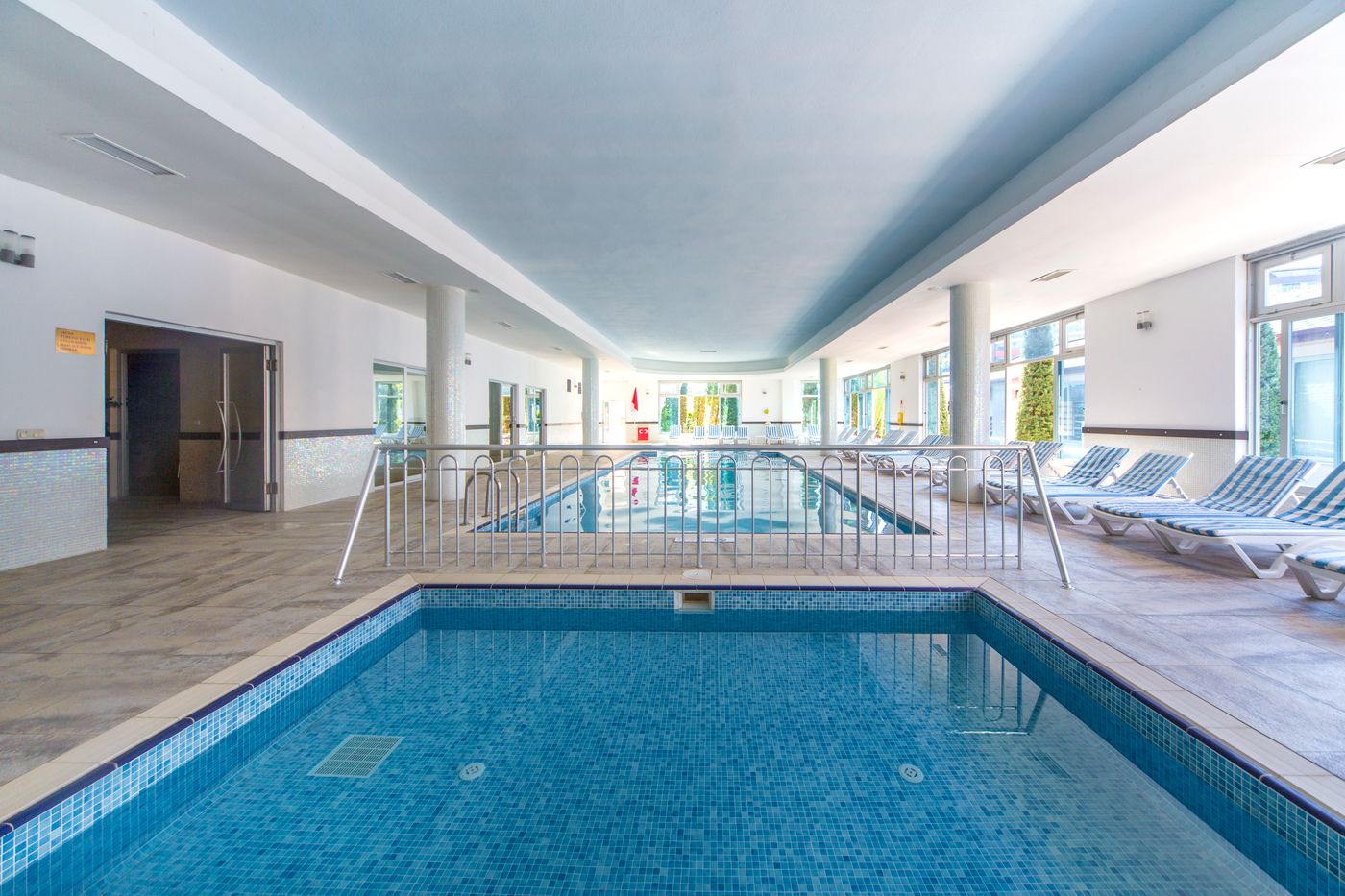 Lonicera--World-Pool-57