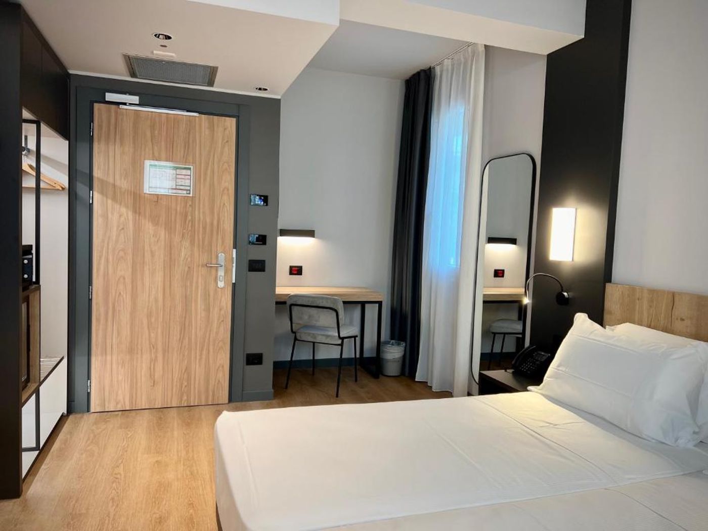 Hotel Leonessa Brescia-Italy-Brescia BS-Room-10
