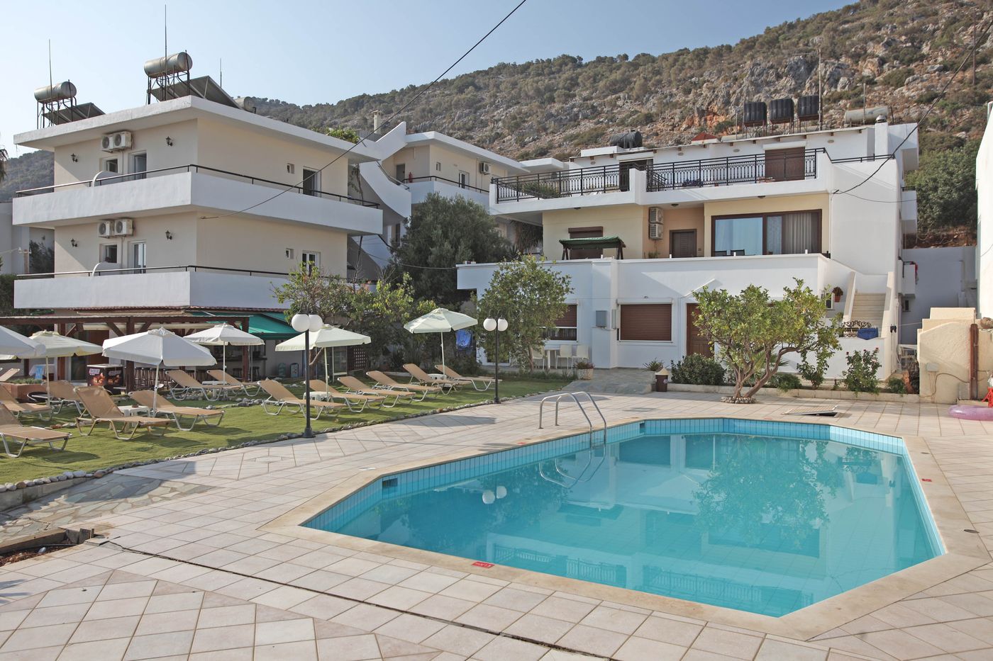 Iraklis-Apartments---Studios-Pool-1