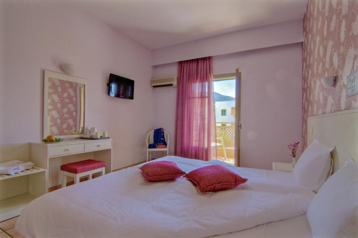 Solimar-Ruby-Room-10