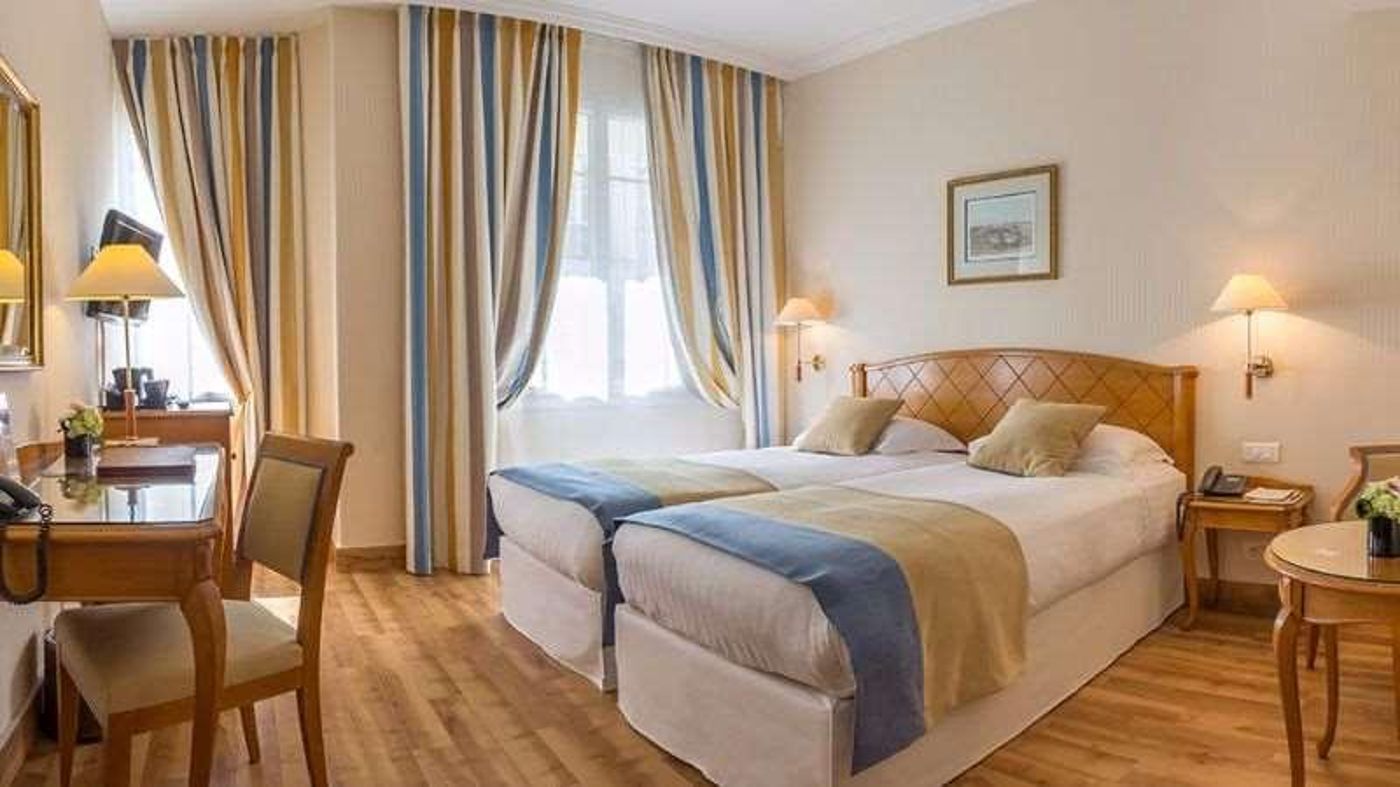 Hotel-Etats-Unis-Opera-Room-30