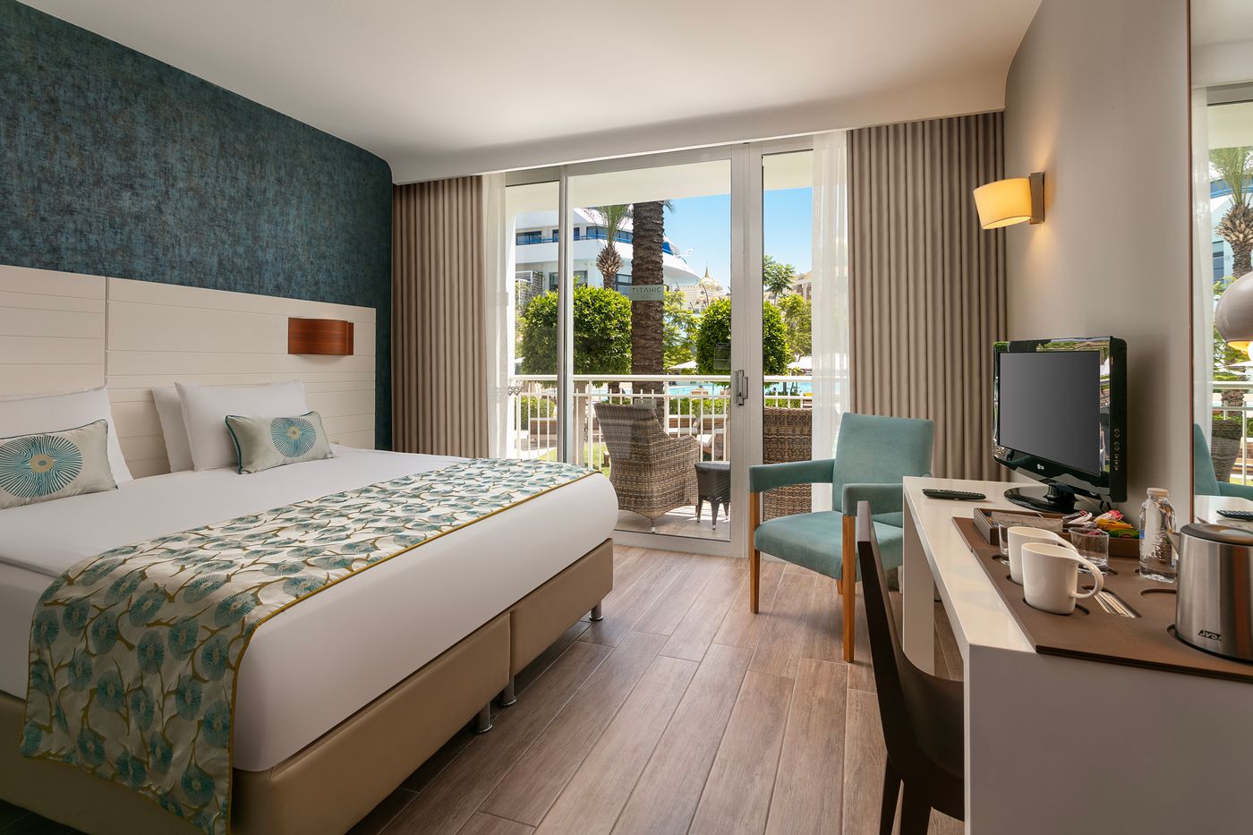 Titanic-Deluxe-Lara-Room-28