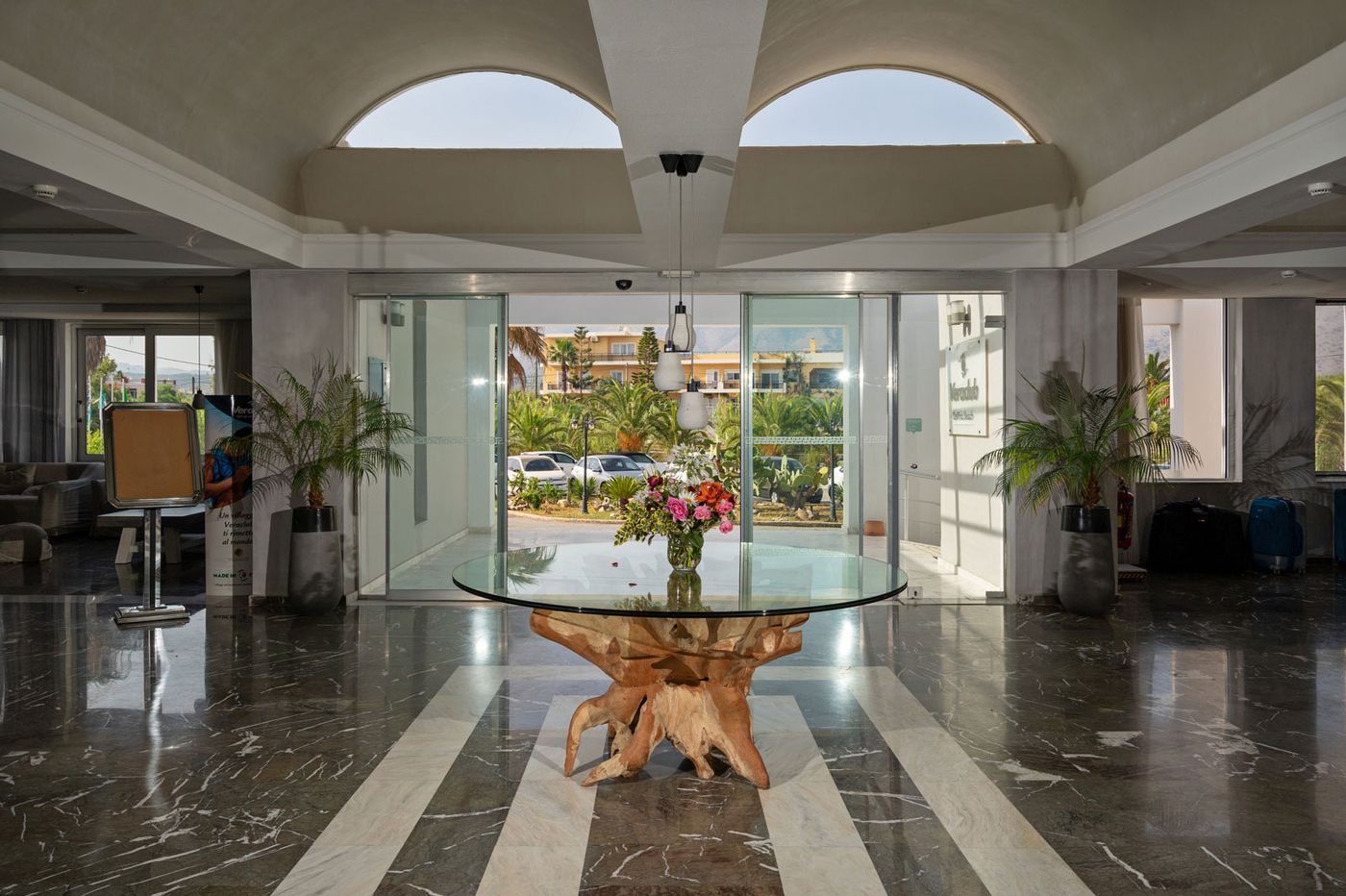 Delfina-beach-Lobby-37