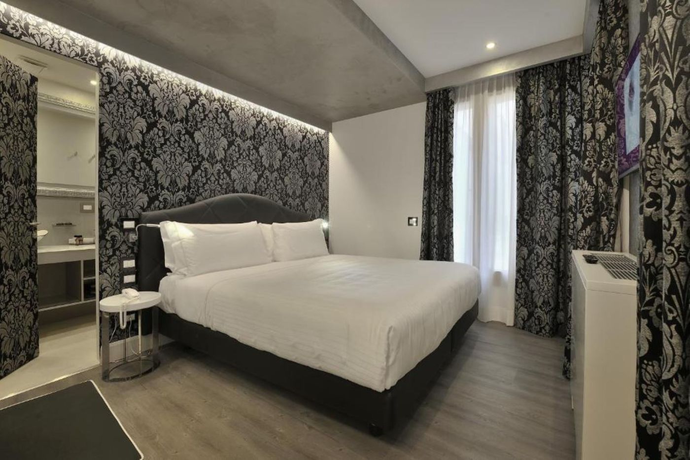 Al-Theatro-Palace-Room-17