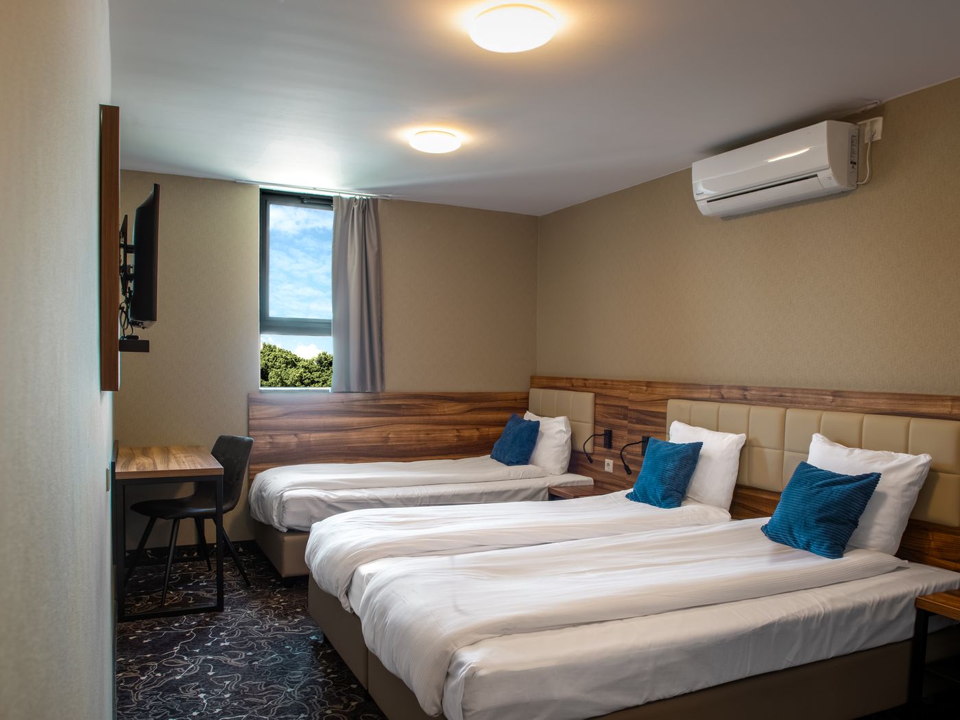 Amsterdam-Lake-Hotel-Room-19