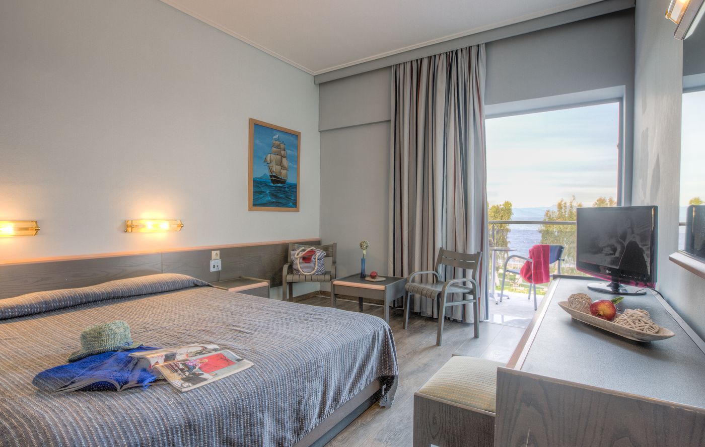 Golden-Coast-Hotel-and-Bungalows-Room-11