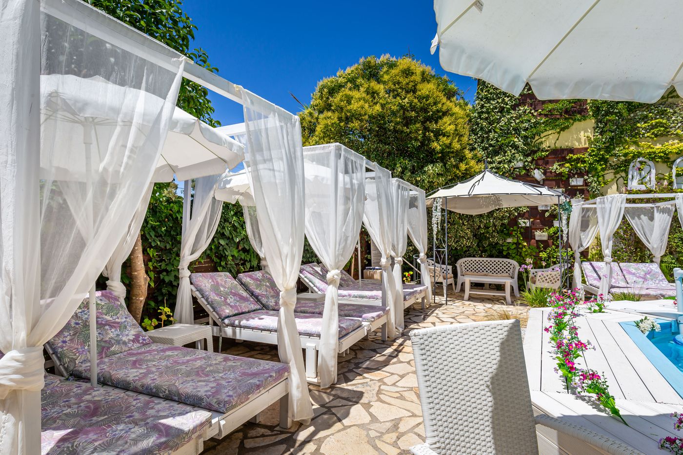 V-A--Boutique-Apartments-and-Suites-Pool-14