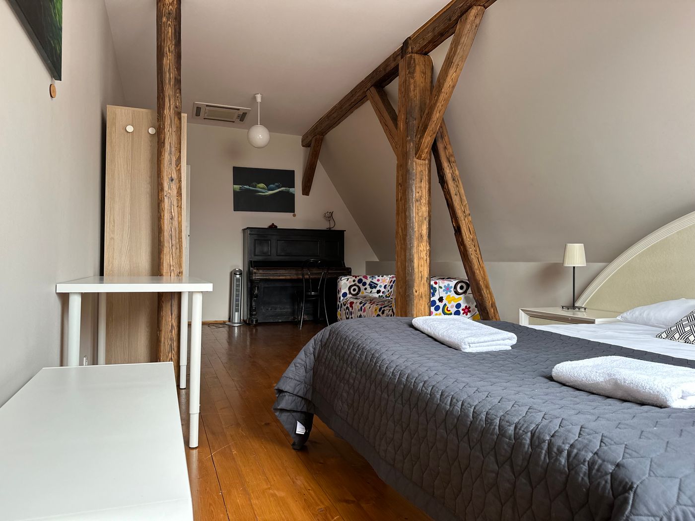 The-Spiski-Palace-Apartments-Room-3