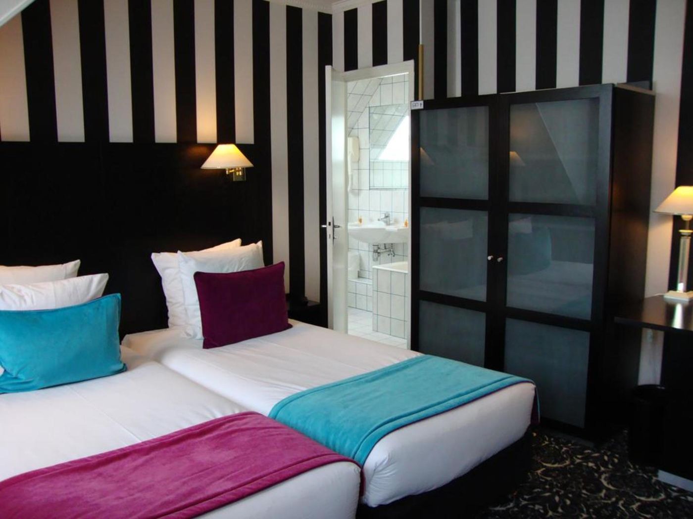 Peyris-Opera-Room-17