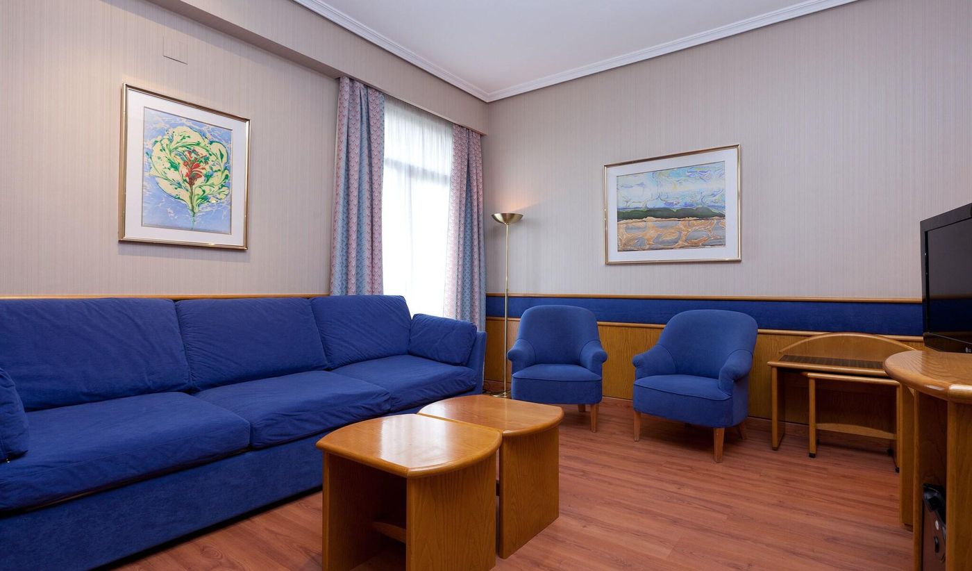 Santos-Agumar-Room-5