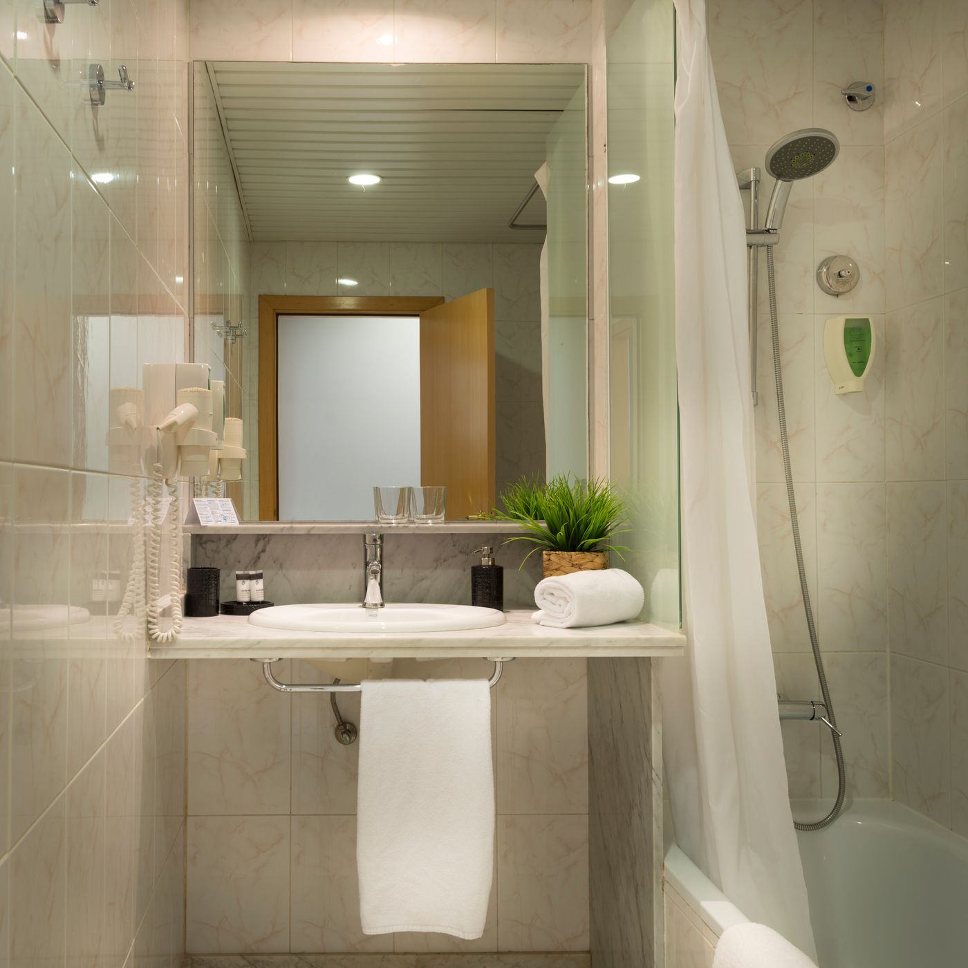 Alexandra-Aparthotel-Room-24