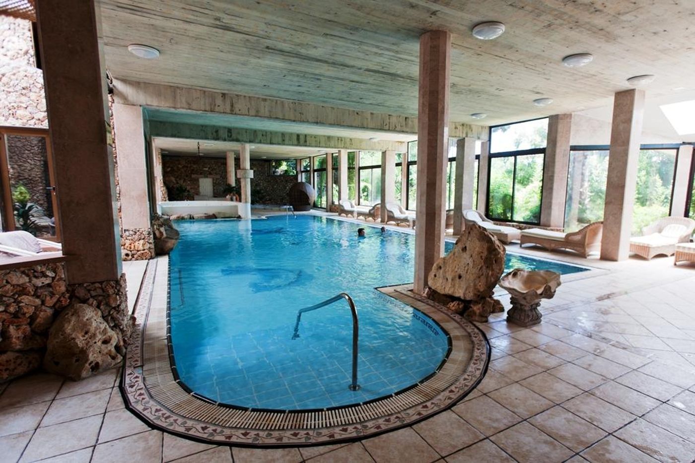 Eden-Roc-Sports-and-Entertainment-54