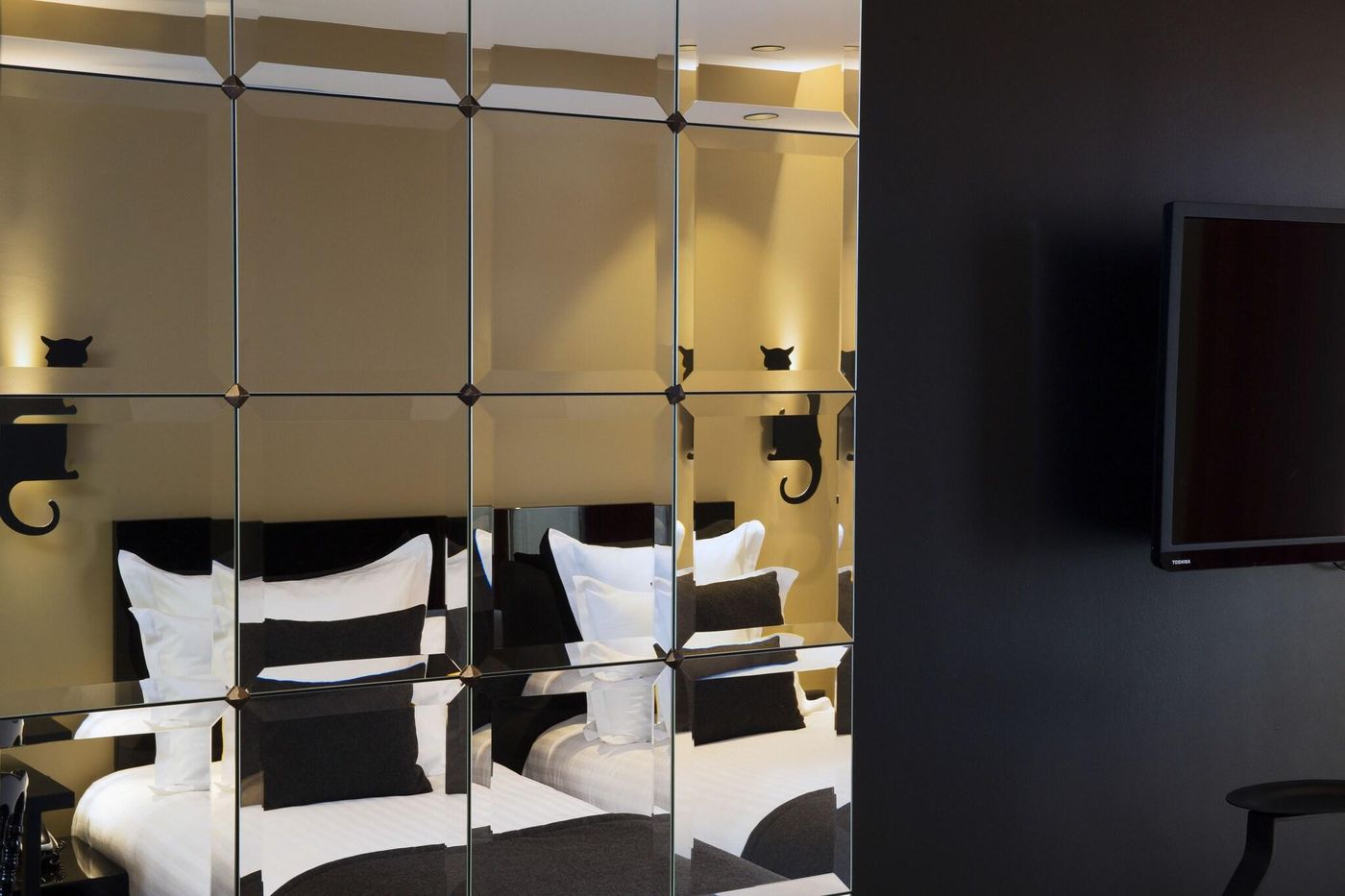 Le-Chat-Noir-Room-36