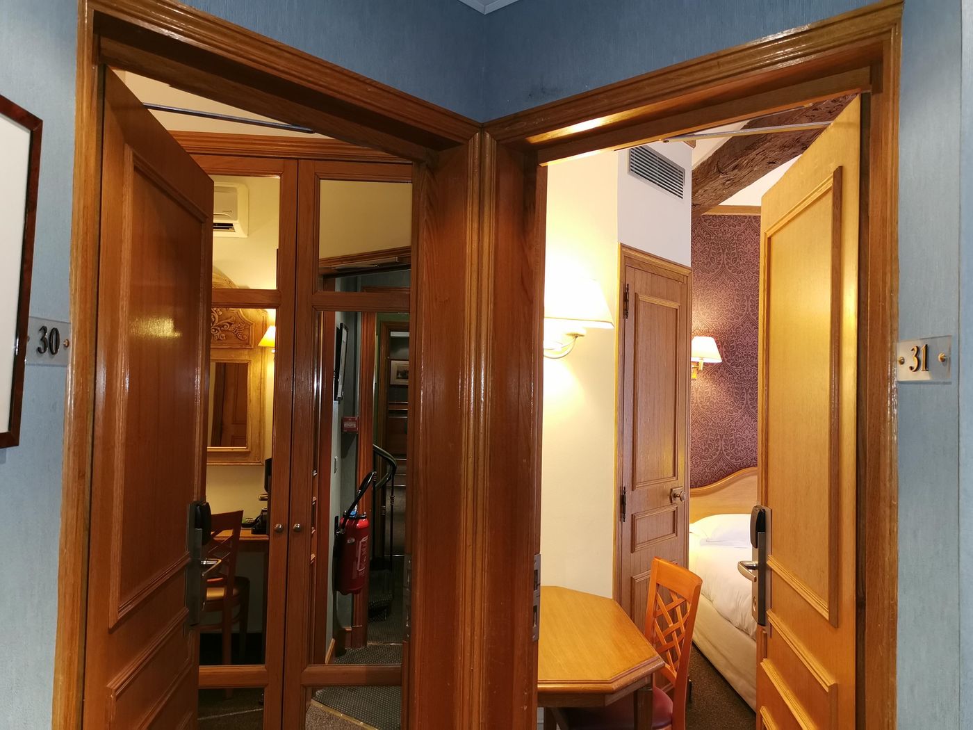 Hotel-de-Fleurie-Room-4