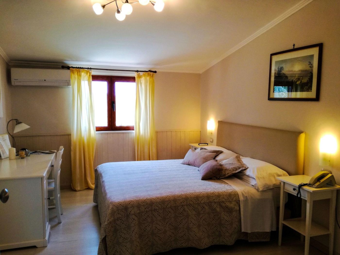 Villa-Fiorita-Room-6