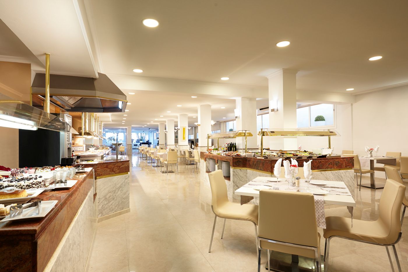 Las-Arenas-Affiliated-by-Melia-Restaurant-44