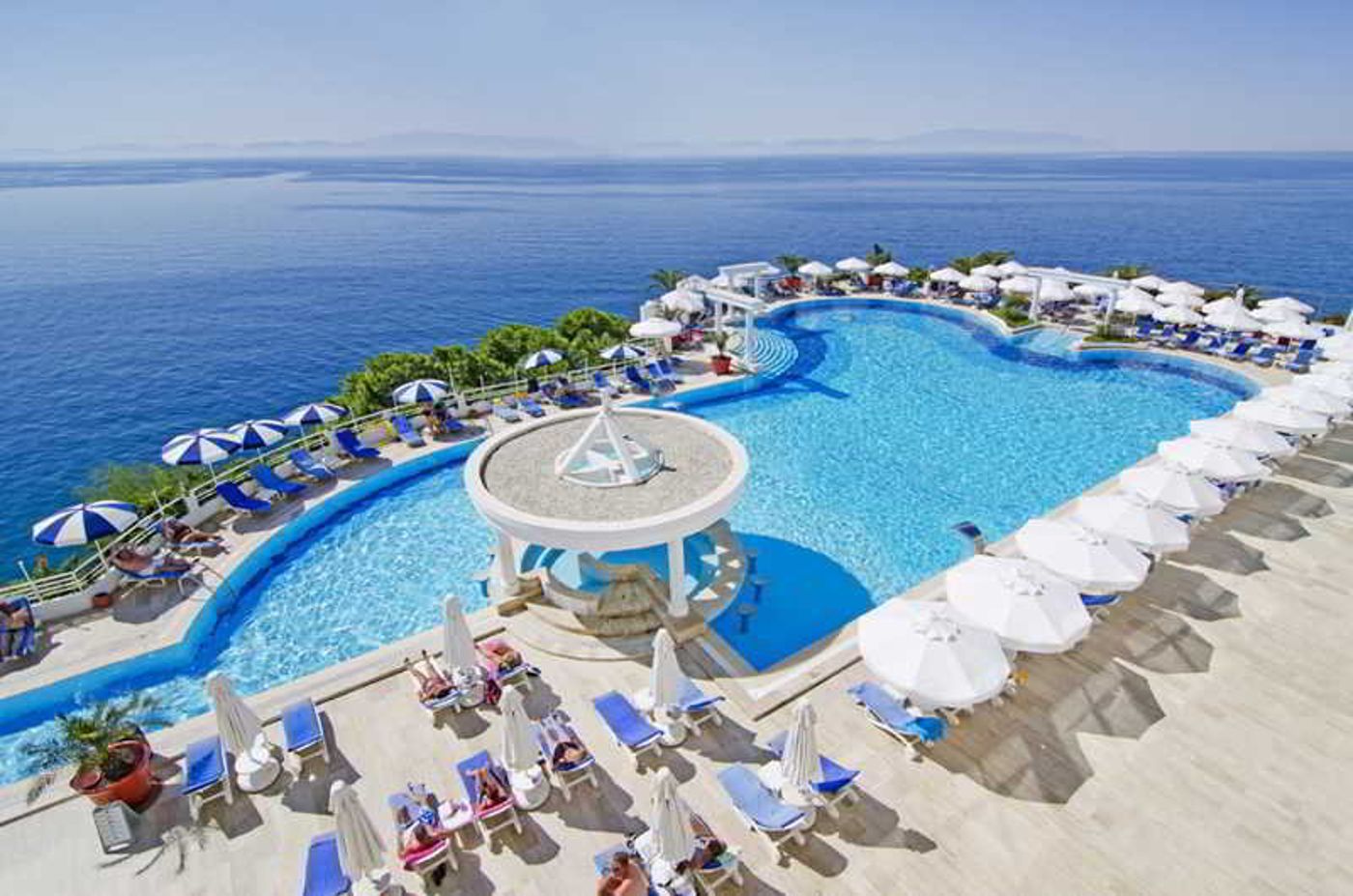 Korumar-Hotel-De-Luxe-Pool-1